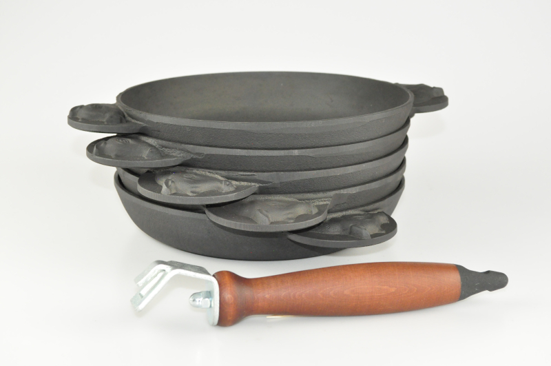 SET 5 Feuerpannen Servierpfannen mit dekorativen Gussgriffen "Schwein" + Griff